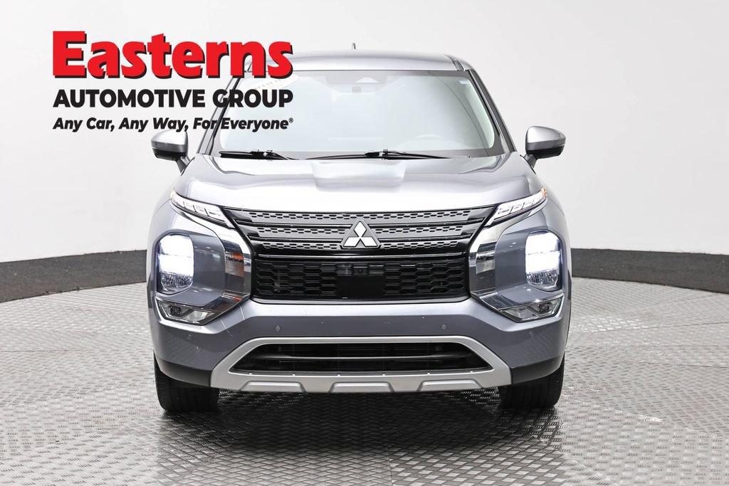 Used 2024 Mitsubishi Outlander SE FWD image 2