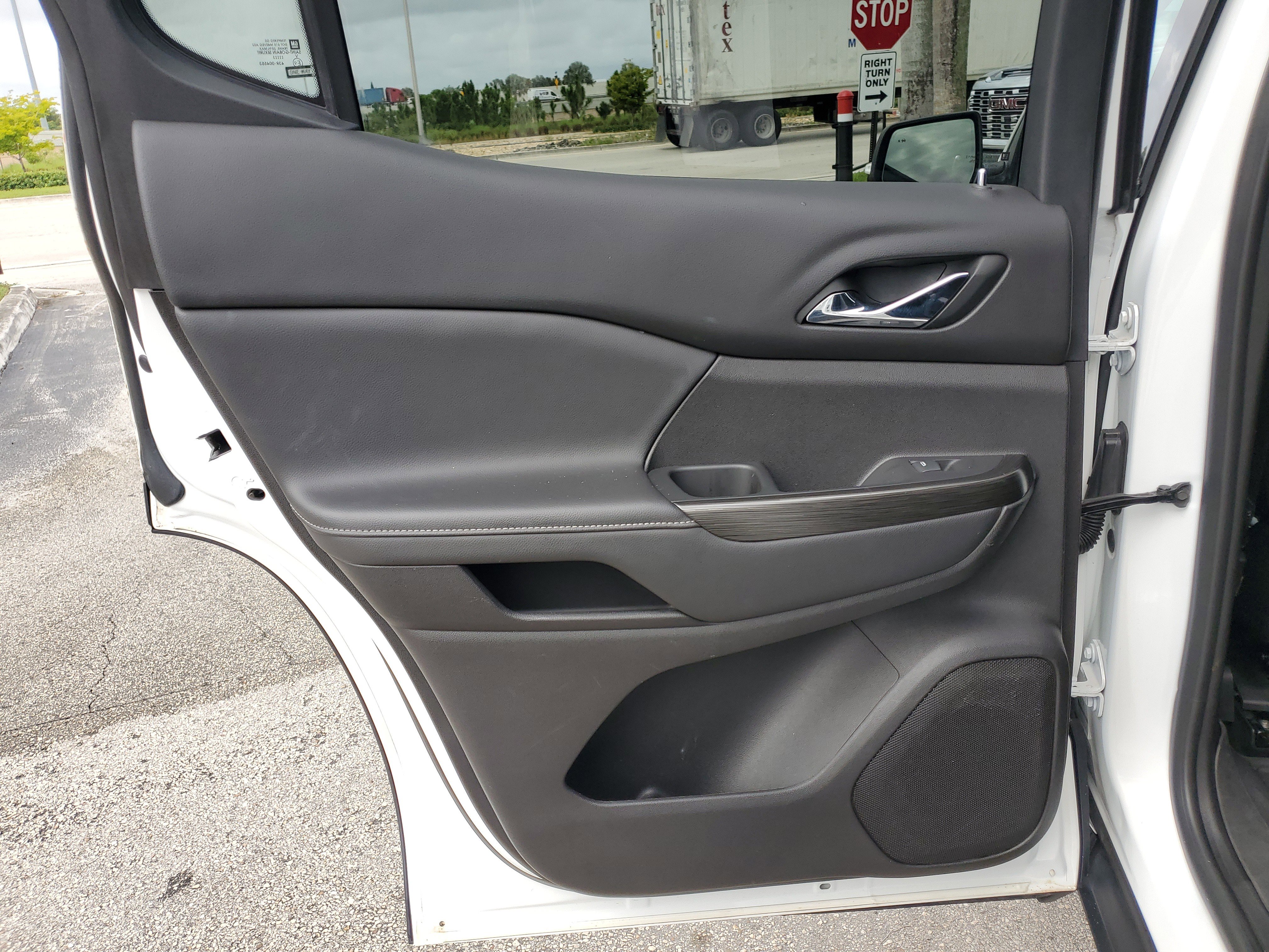 Used 2023 GMC Acadia SLT w/ Elevation Edition image 30