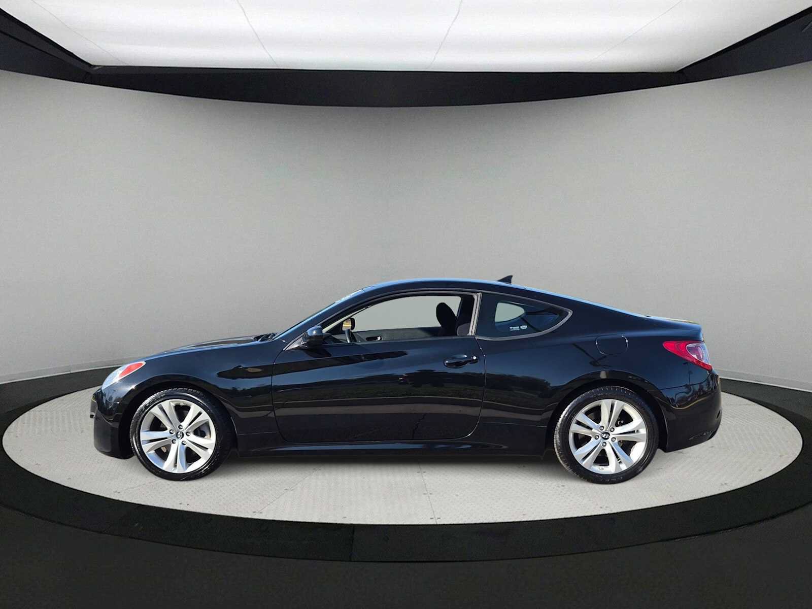 Used 2012 Hyundai Genesis 2.0T RWD image 5