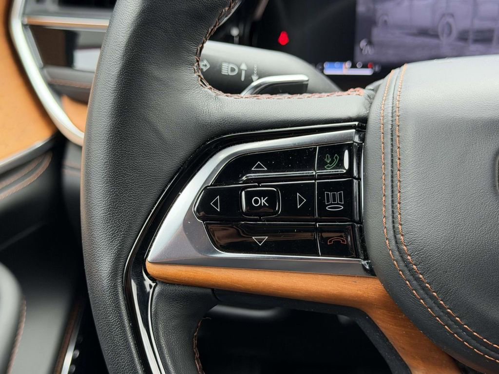 Used 2023 Jeep Grand Cherokee Summit image 9