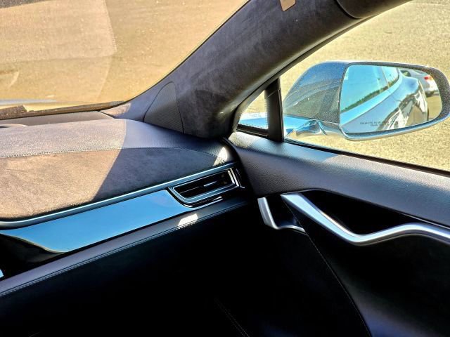 Used 2015 Tesla Model S 85D image 23