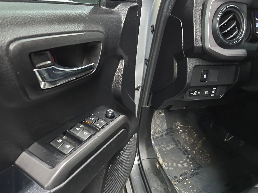 Used 2023 Toyota Tacoma TRD Off-Road w/ Technology Package AWD/4WD image 27