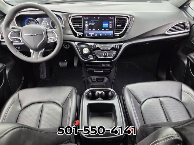 Used 2025 Chrysler Pacifica Select image 13