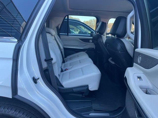 Used 2025 Lincoln Navigator Reserve AWD/4WD image 34