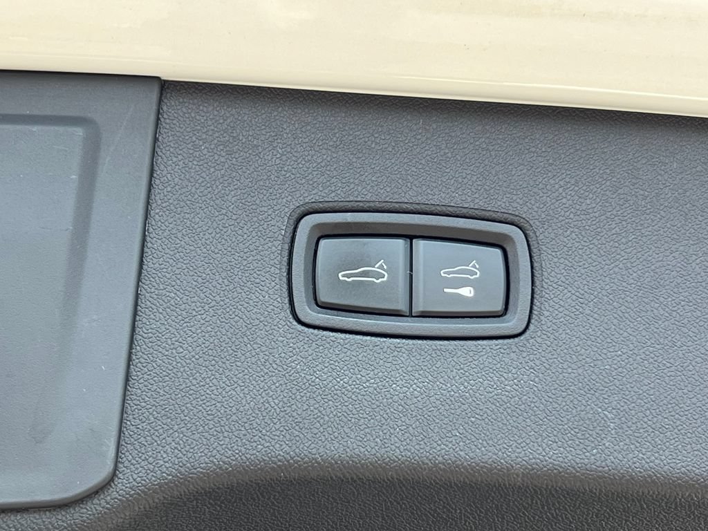Used 2025 Porsche Cayenne AWD/4WD image 39