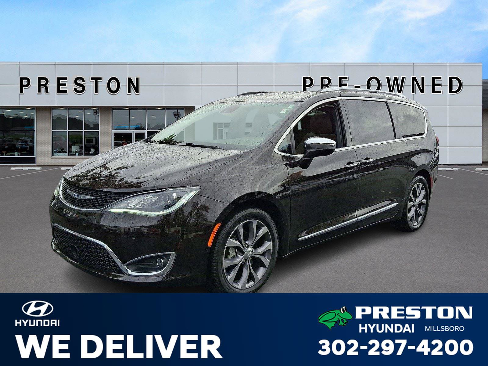 Used 2017 Chrysler Pacifica Limited w/ UConnect Theater Package
