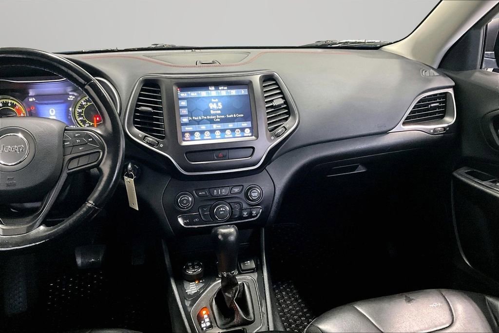 Used 2019 Jeep Cherokee Trailhawk w/ Cold Weather Group image 9