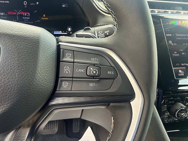 Used 2025 Jeep Grand Cherokee Altitude AWD/4WD image 23