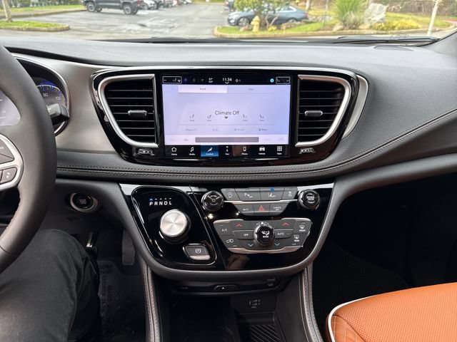 New 2026 Chrysler Pacifica Pinnacle AWD/4WD image 21
