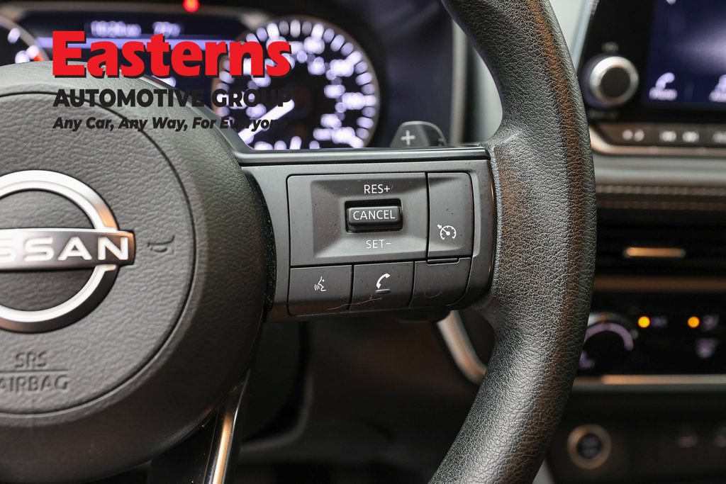 Used 2023 Nissan Rogue S AWD/4WD image 16