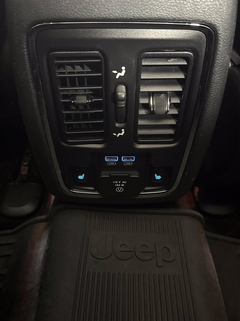 Used 2017 Jeep Grand Cherokee Trailhawk w/ Trailhawk Luxury Group AWD/4WD image 32