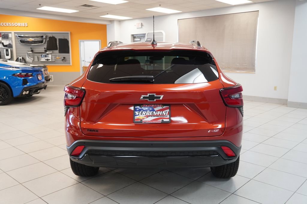 Used 2024 Chevrolet Trax RS w/ Driver Confidence Package image 8