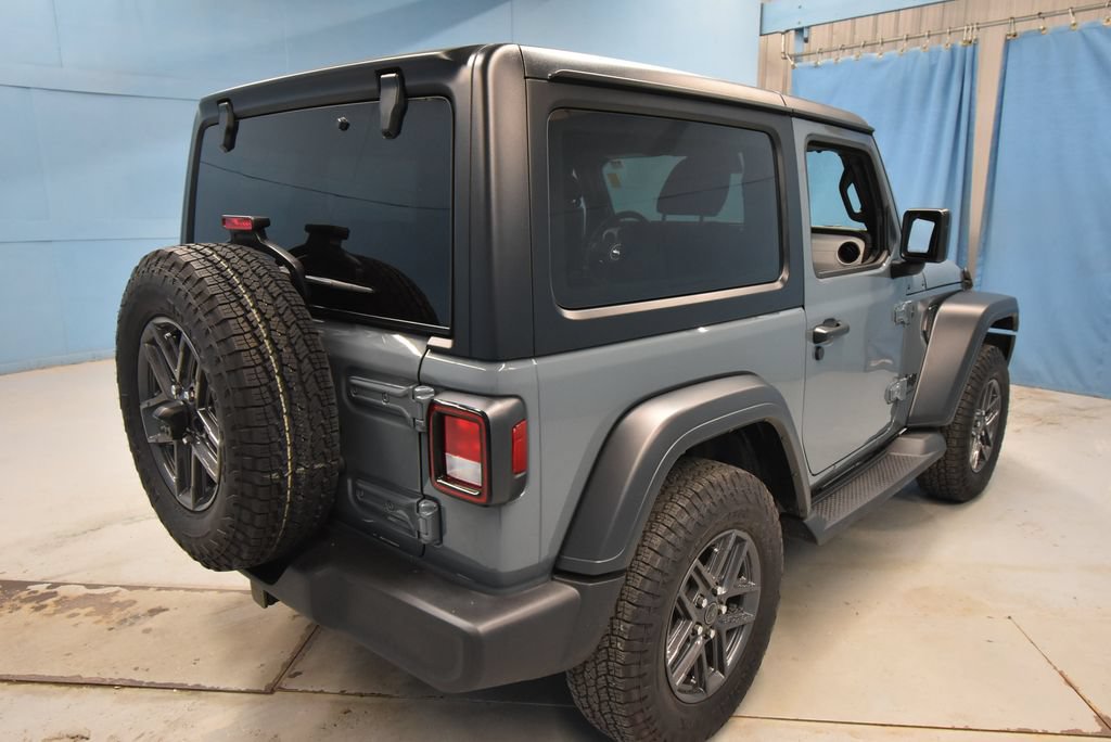 Used 2025 Jeep Wrangler Sport AWD/4WD image 31