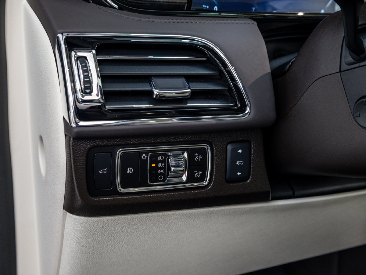 Used 2024 Lincoln Navigator Black Label AWD/4WD image 24