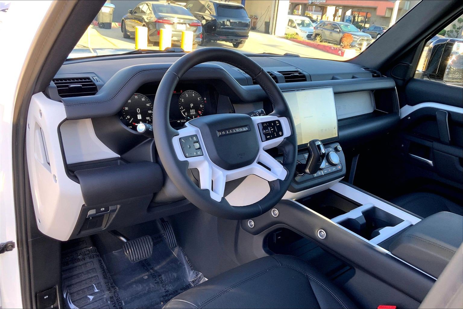New 2026 Land Rover Defender 130 X-Dynamic SE image 9