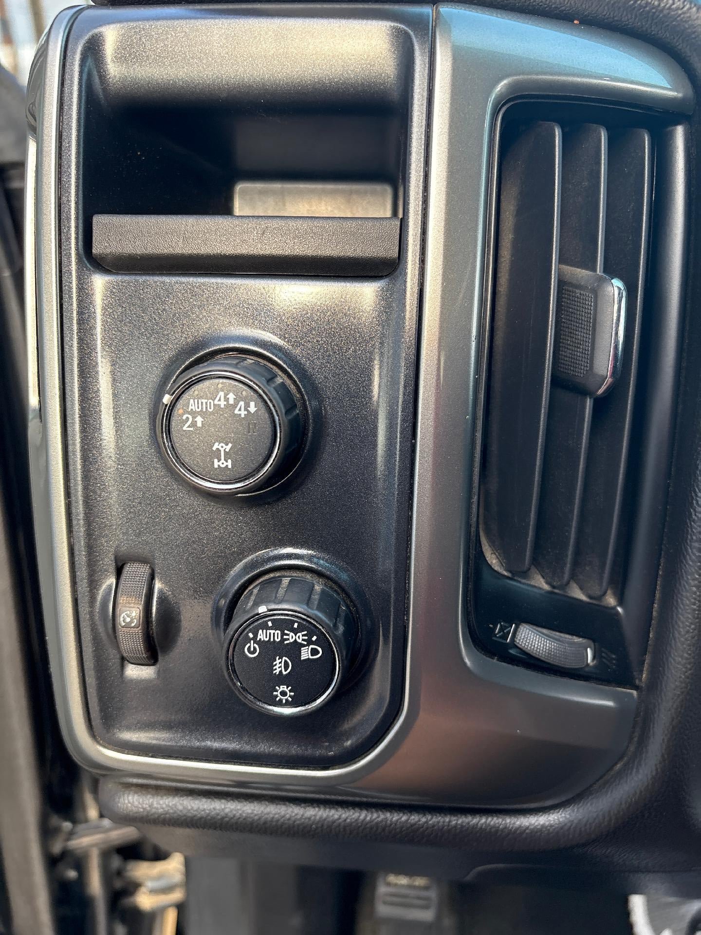 Used 2018 Chevrolet Silverado 1500 LT w/ All Star Edition AWD/4WD image 24