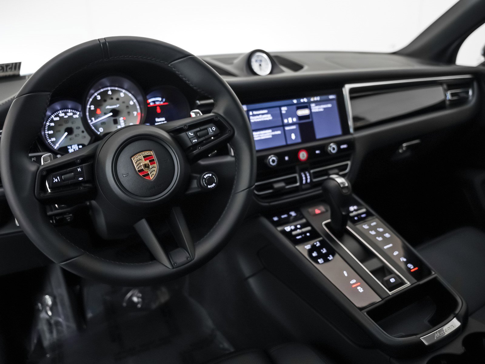 Used 2025 Porsche Macan Turbo image 4