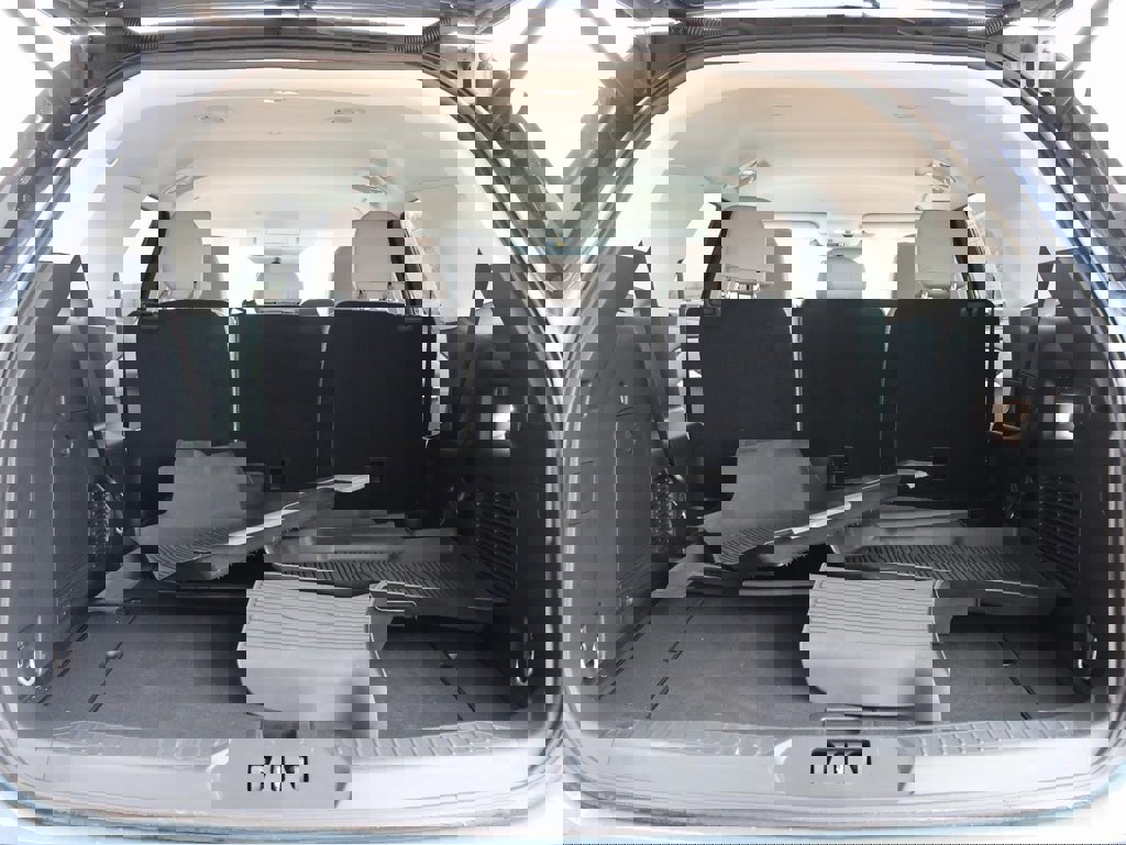 Used 2025 Ford Explorer Active w/ Active Comfort Package image 16