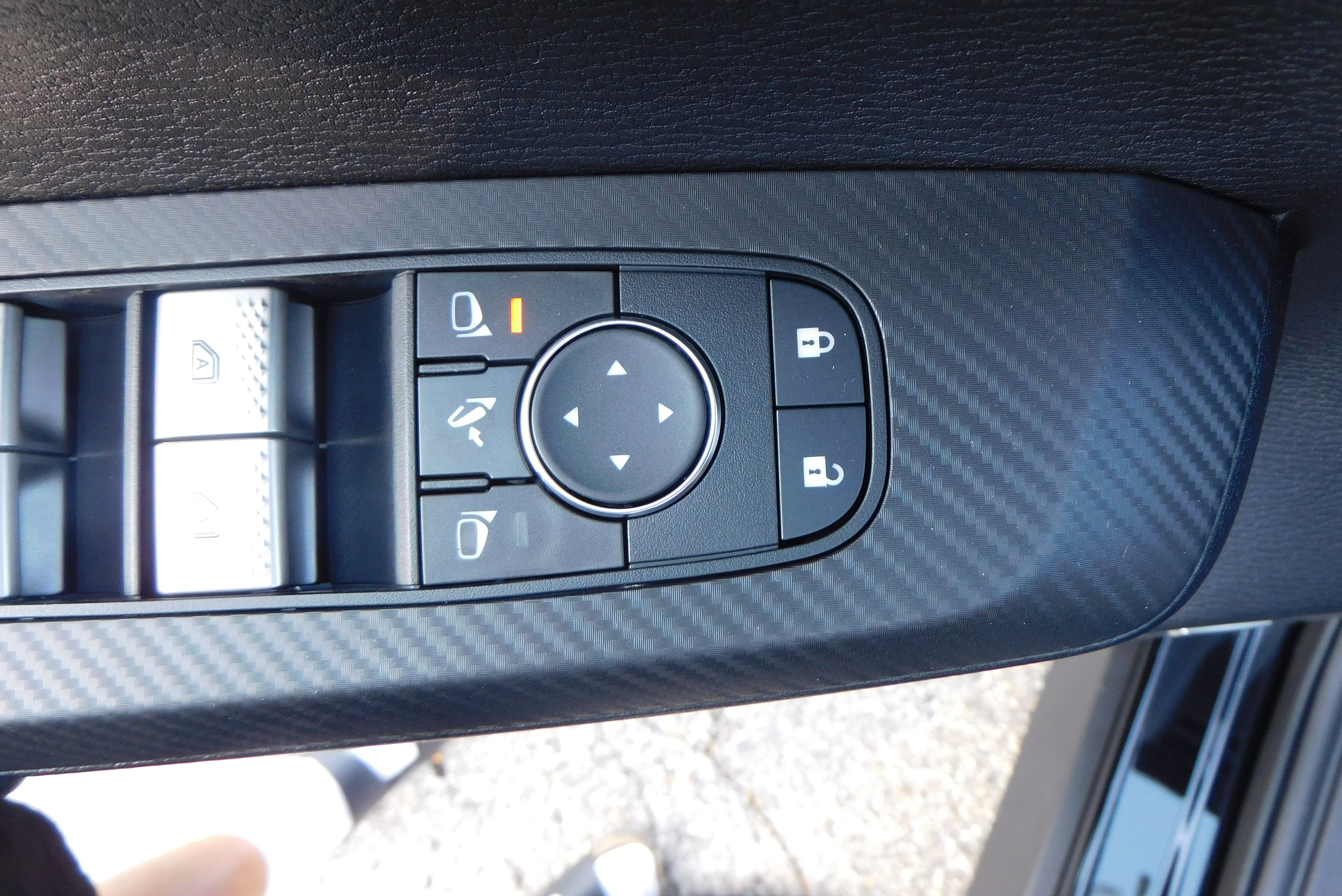 New 2025 Mitsubishi Outlander SE image 4