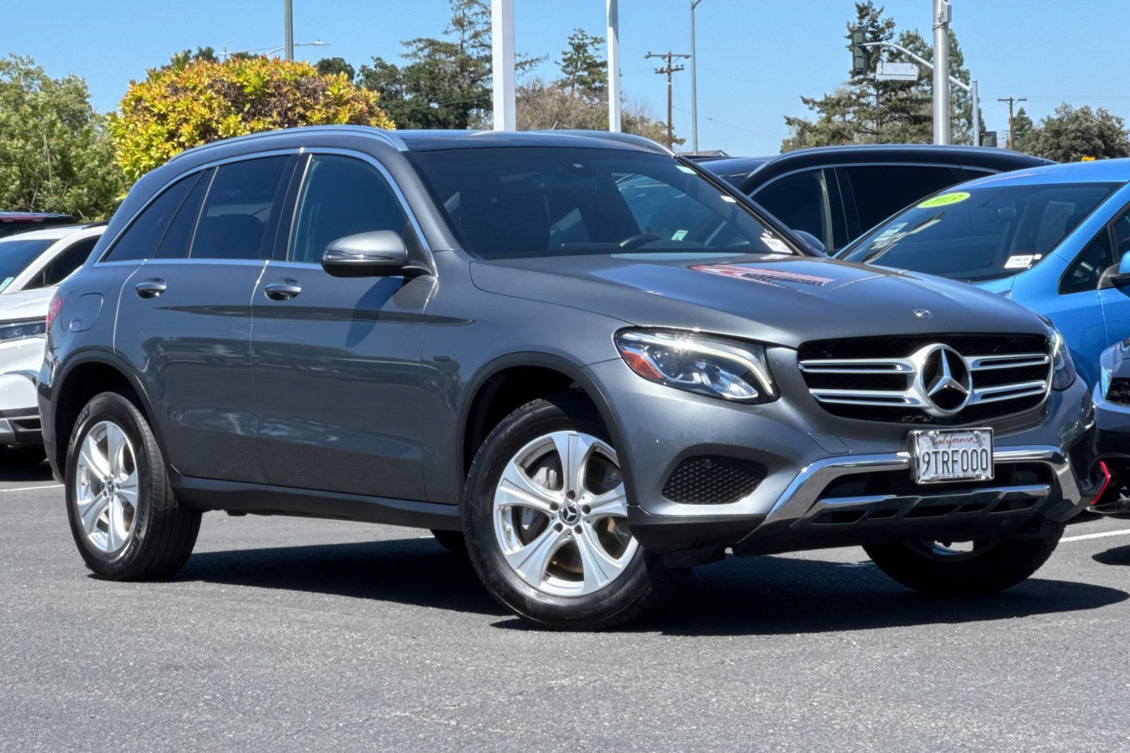 Used 2018 Mercedes-Benz GLC 350e 4MATIC image 2