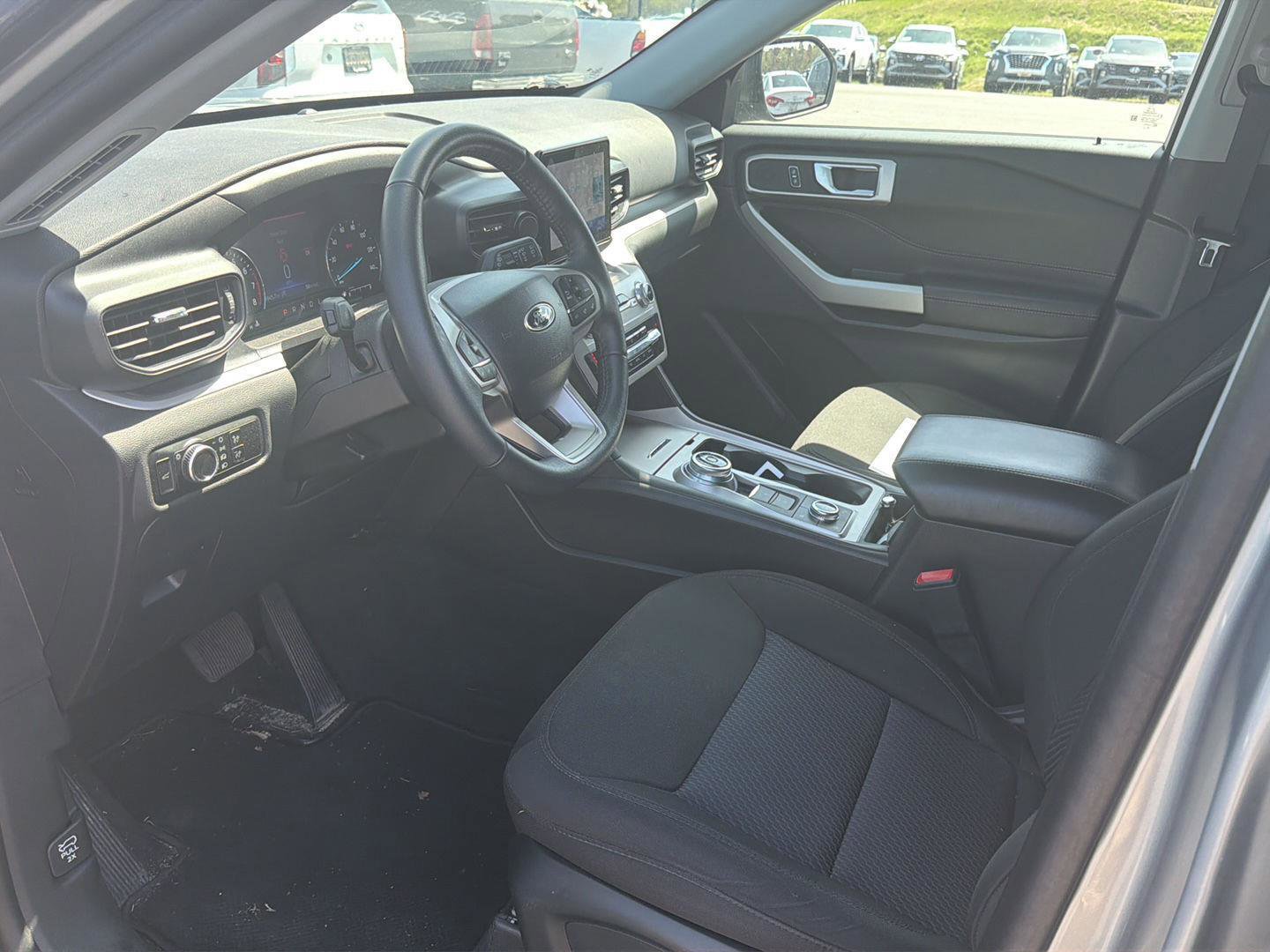 Used 2023 Ford Explorer XLT image 6