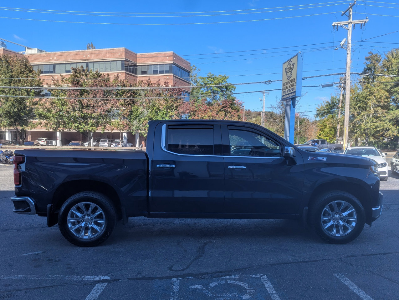 Used 2021 Chevrolet Silverado 1500 LTZ w/ Z71 Off-Road Package image 7