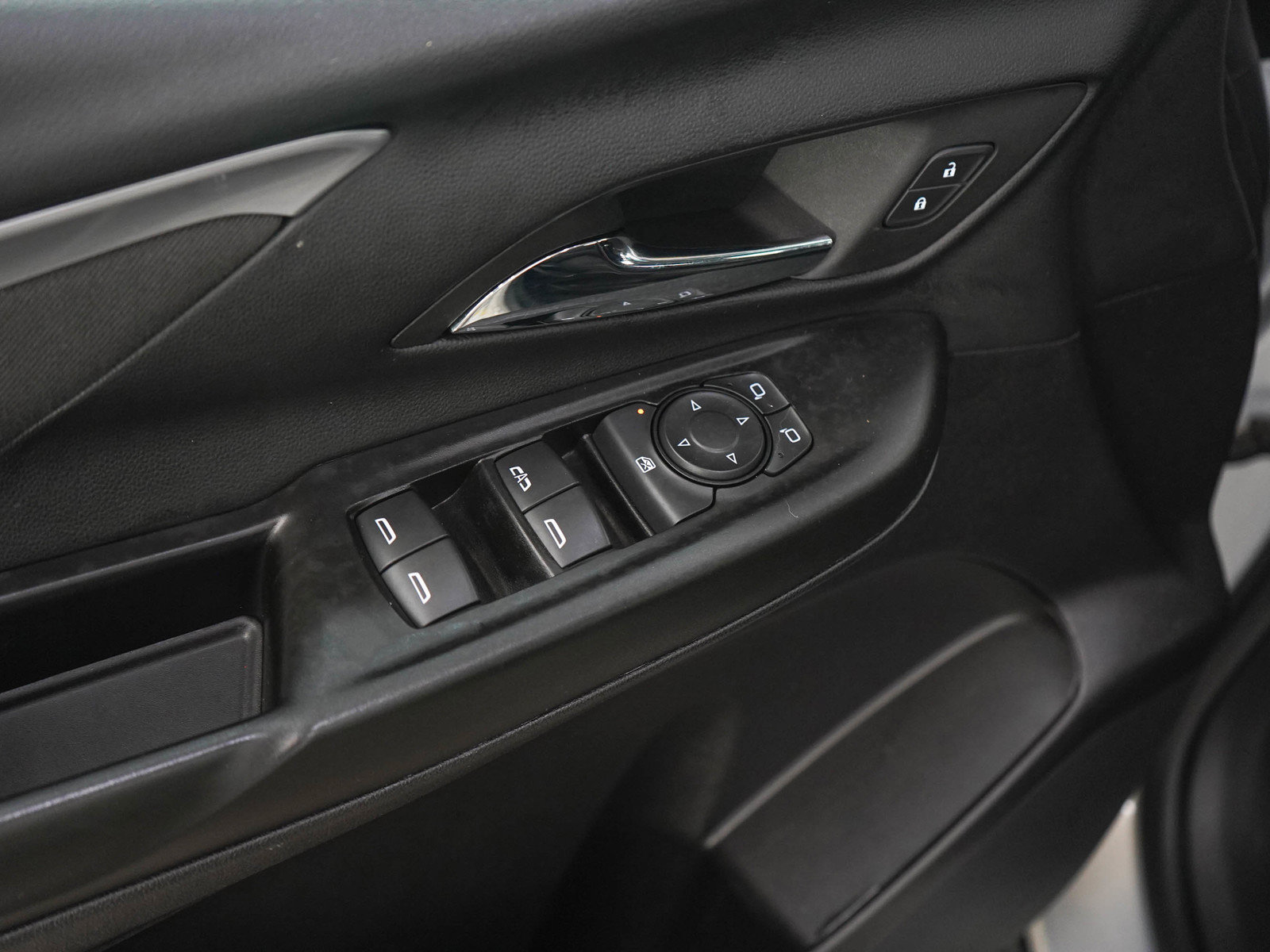 Used 2023 Chevrolet Bolt LT w/ Driver Confidence Package FWD image 20