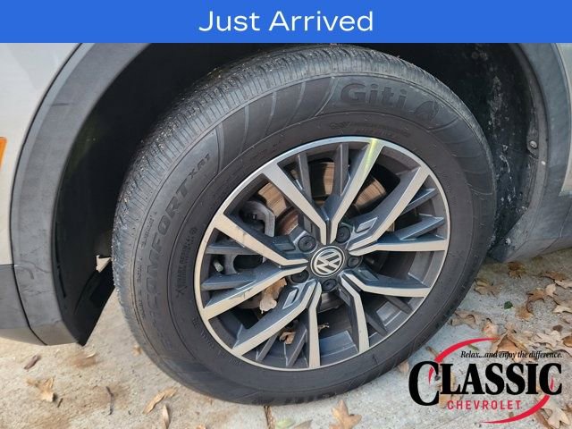 Used 2020 Volkswagen Tiguan SE image 16