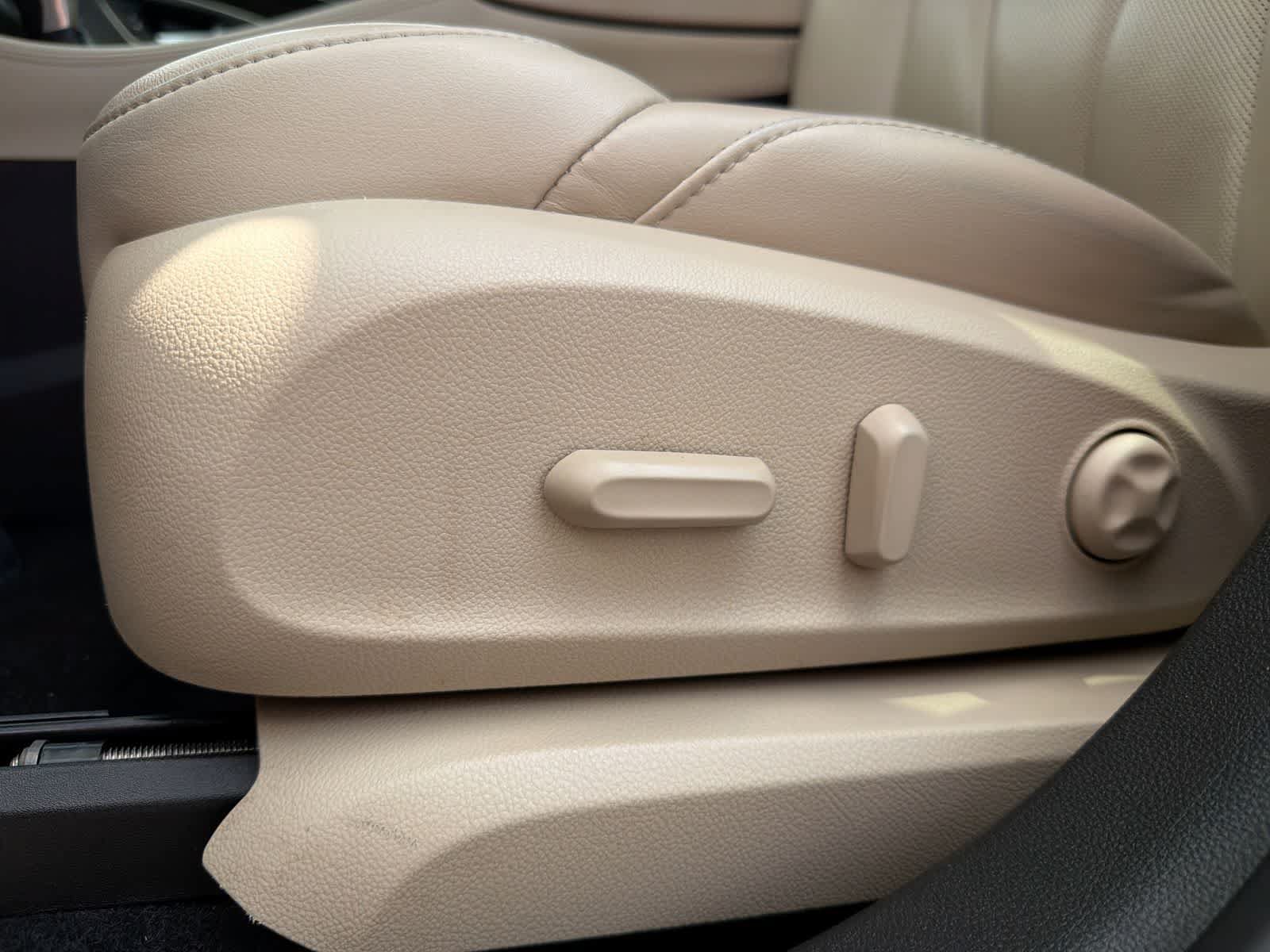 Used 2020 Buick Envision Premium AWD/4WD image 18