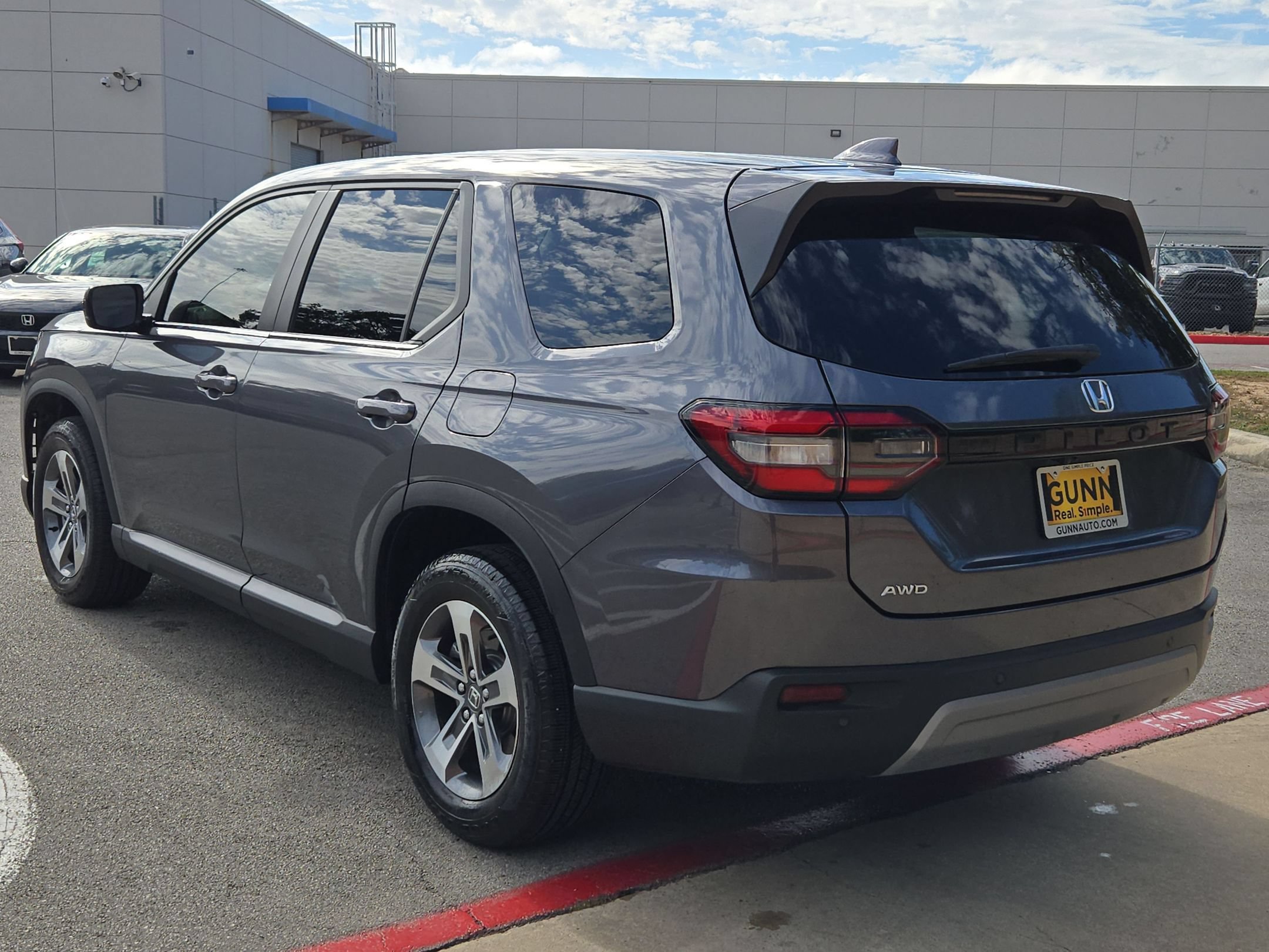 Used 2025 Honda Pilot EX-L image 5