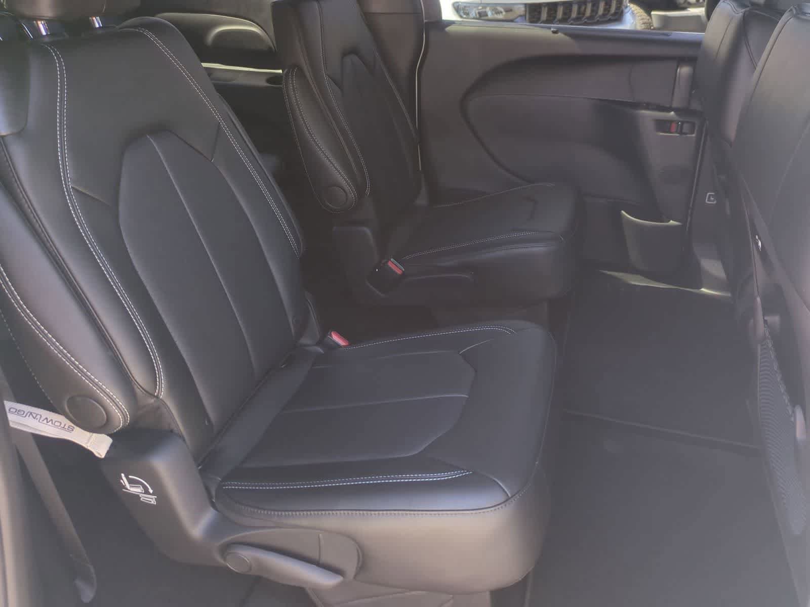 New 2027 Chrysler Pacifica Select FWD image 20