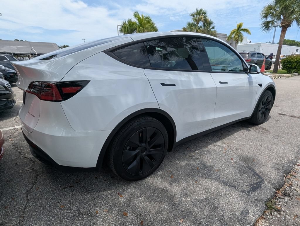 Used 2024 Tesla Model Y Long Range AWD/4WD image 6