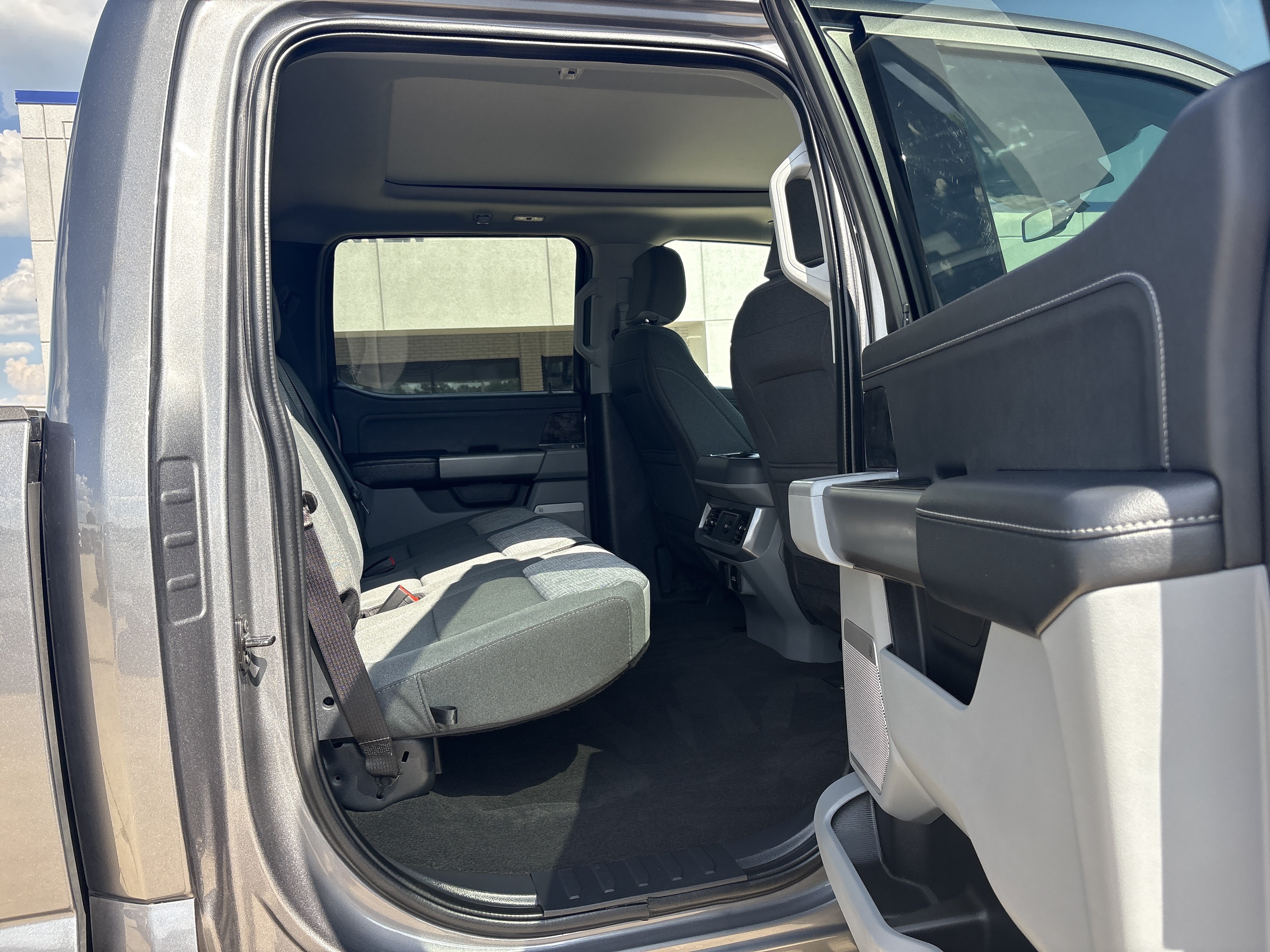 Used 2024 Ford F250 XLT w/ Tremor Off-Road Package AWD/4WD image 7
