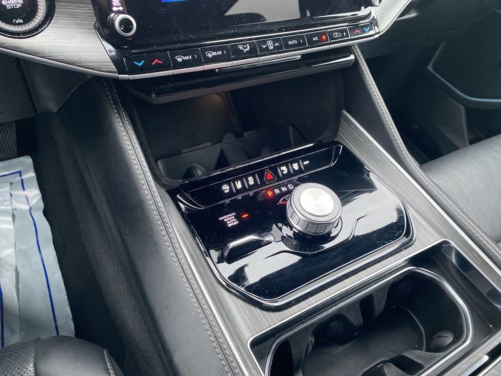 Certified 2024 Jeep Wagoneer L Series II w/ Flexible Seating Group image 33