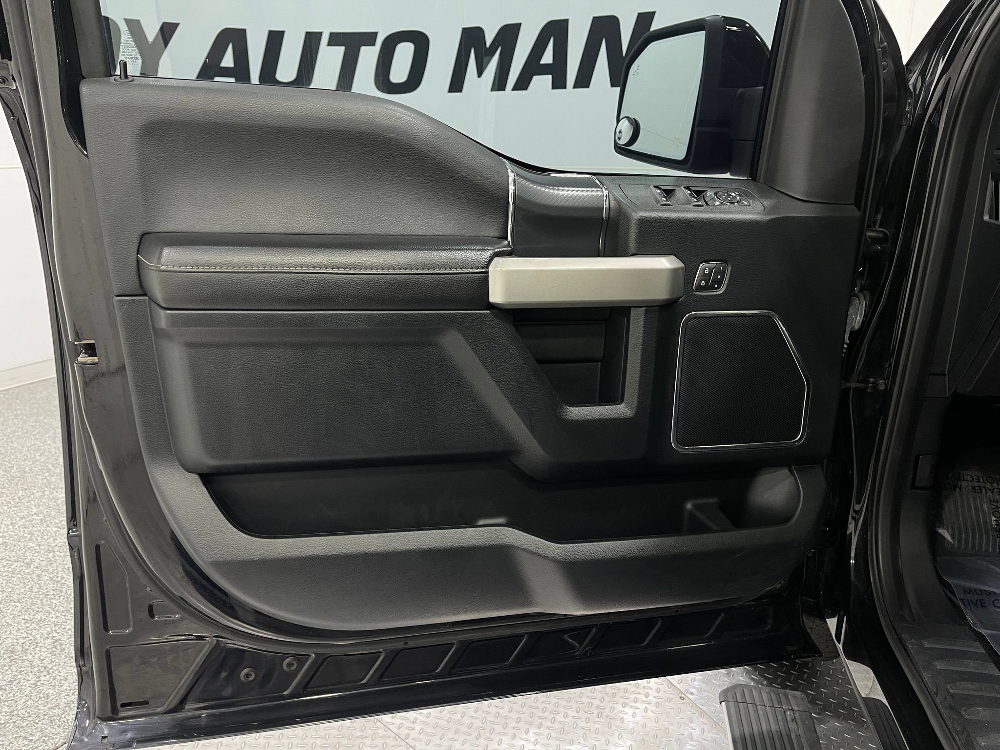 Used 2019 Ford F150 Lariat w/ Equipment Group 502A Luxury AWD/4WD image 15