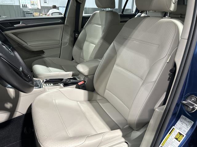 Used 2017 Volkswagen Golf SE image 16