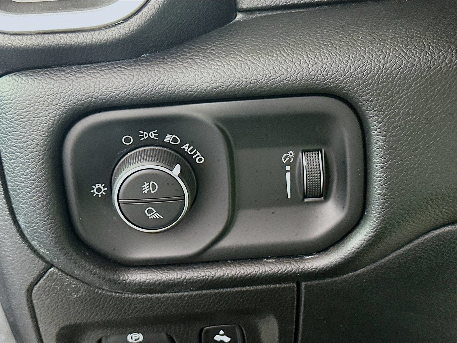 Used 2021 RAM 1500 Big Horn AWD/4WD image 10