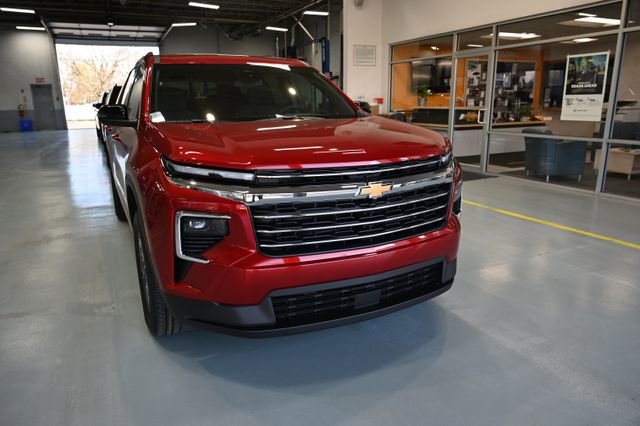 Used 2026 Chevrolet Traverse LT w/ LPO, Floor Liner Package FWD image 3