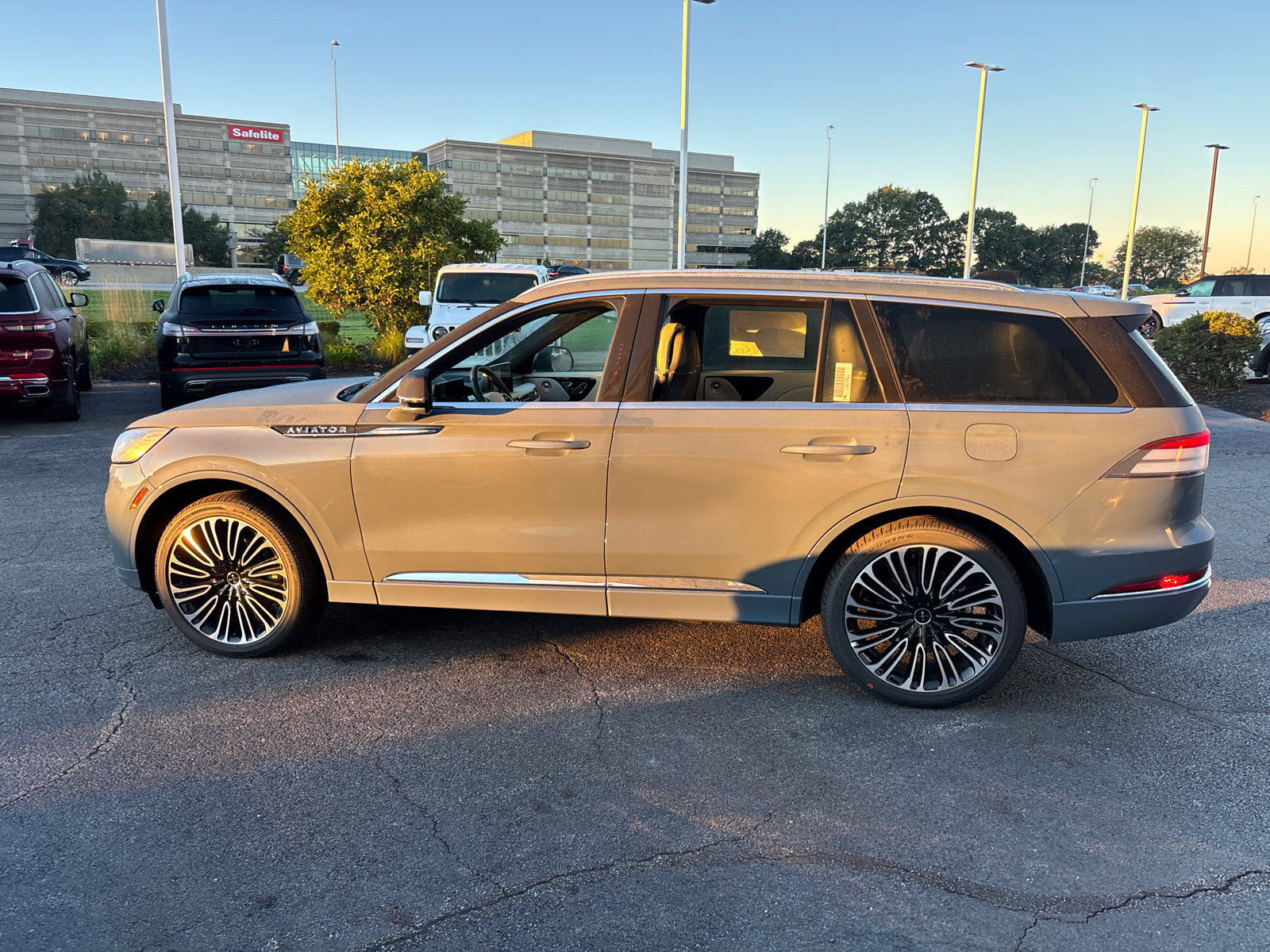 New 2026 Lincoln Aviator Black Label w/ Dynamic Handling Package AWD/4WD image 4