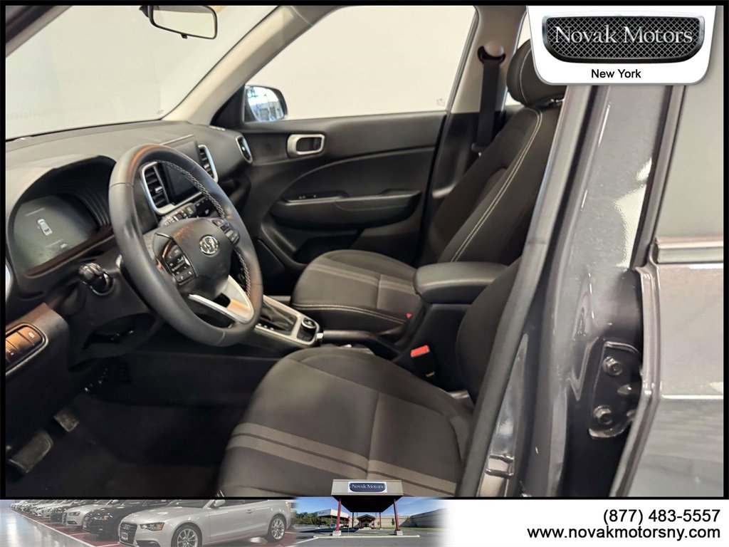 Used 2025 Hyundai Venue SEL image 12