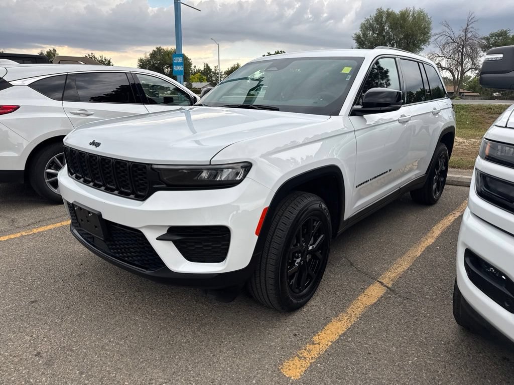 Used 2025 Jeep Grand Cherokee Altitude