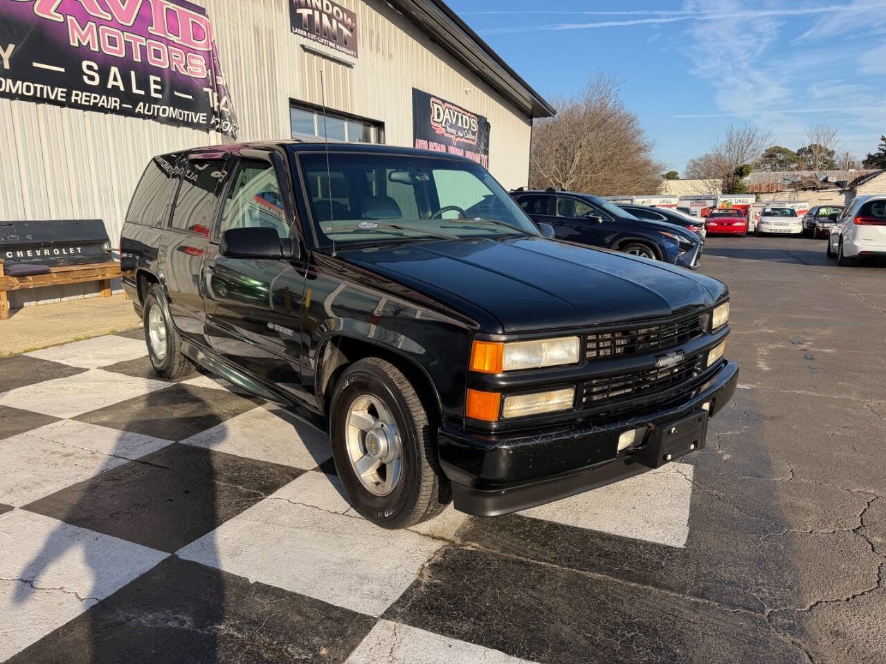 Used 2000 Chevrolet Tahoe Limited w/ Comfort & Security Pkg image 3
