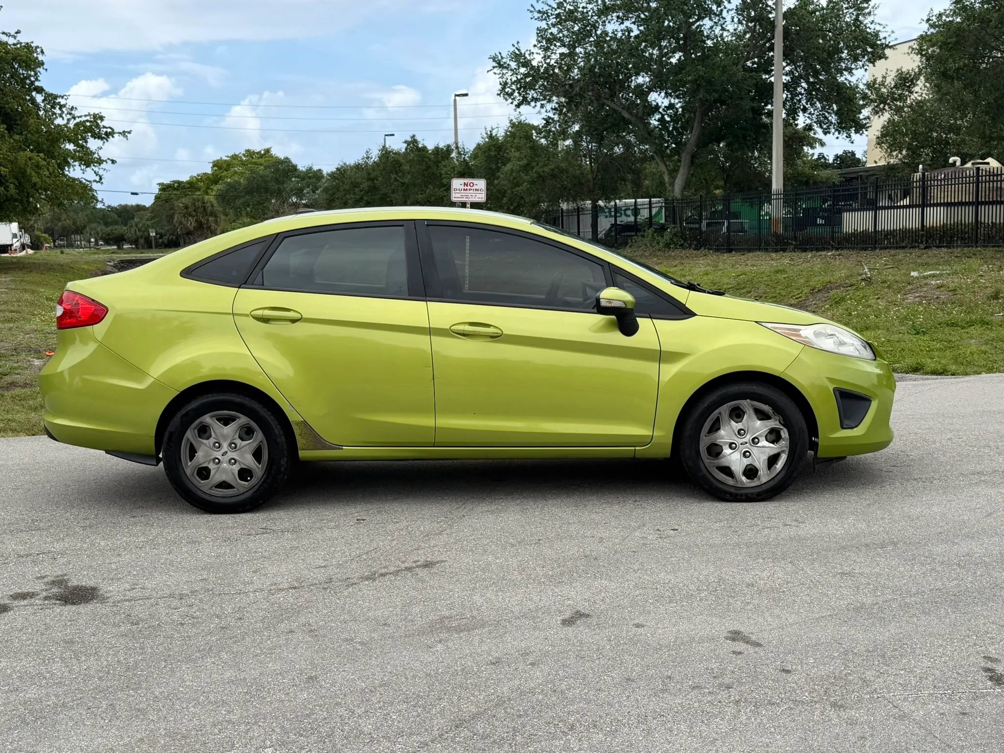 Used 2013 Ford Fiesta SE image 6