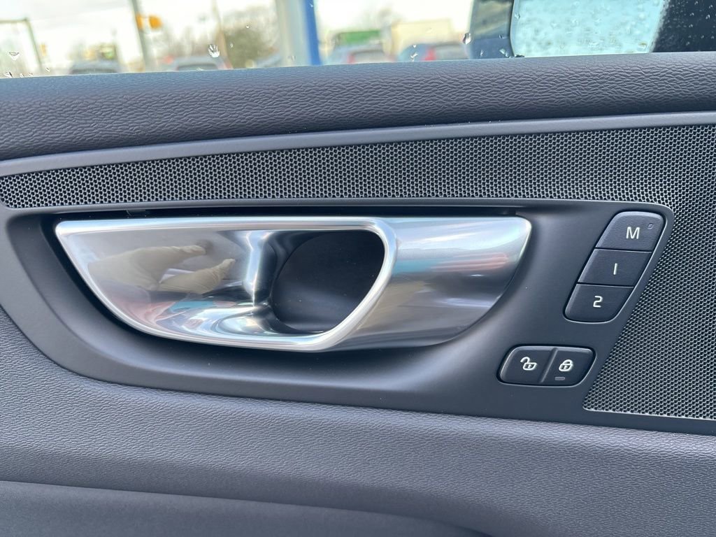 New 2026 Volvo XC60 B5 Plus w/ Protection Package Premier image 18