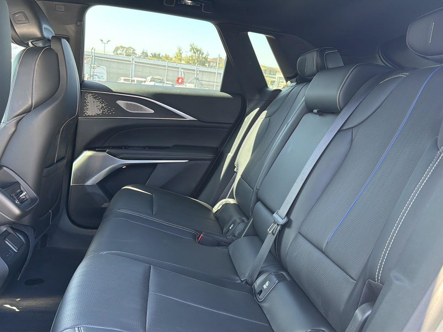 Used 2023 Cadillac Lyriq AWD image 9