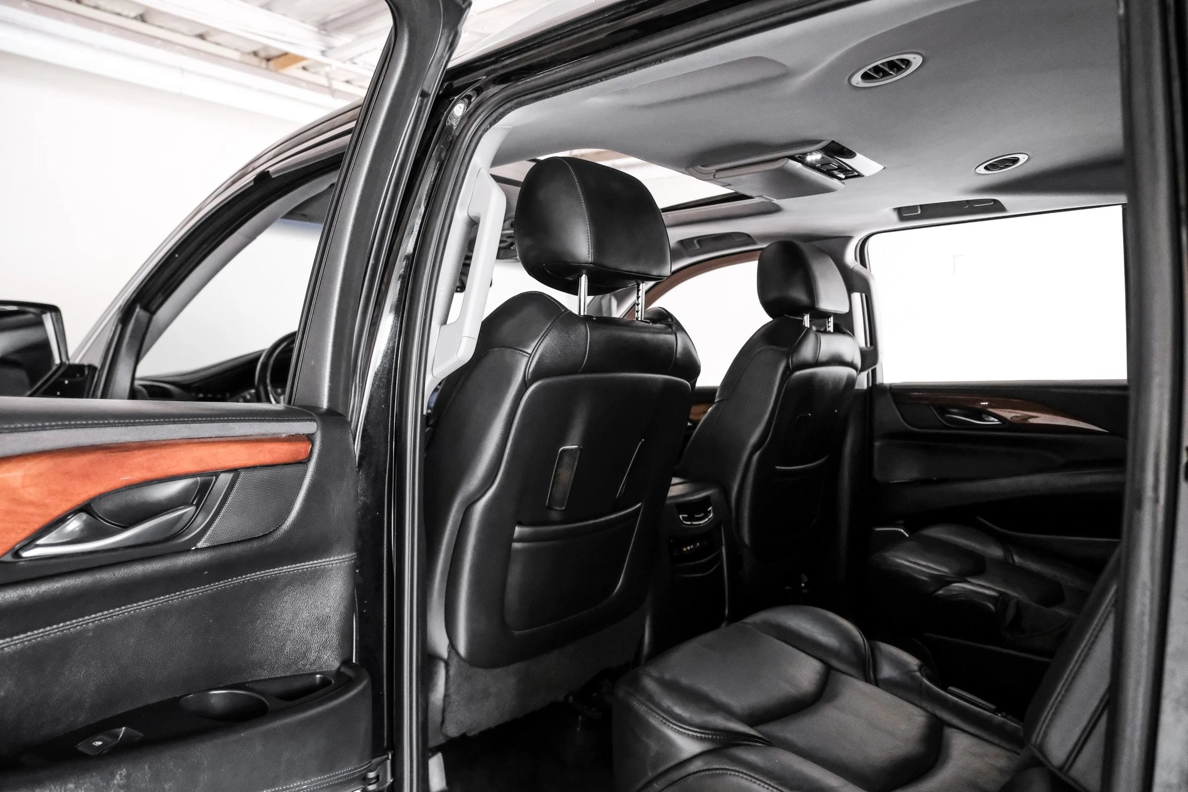 Used 2015 Cadillac Escalade ESV Premium AWD/4WD image 34