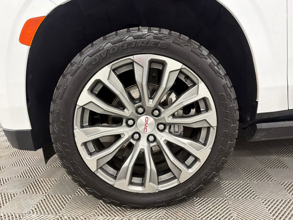 Used 2022 GMC Yukon Denali w/ Denali Premium Package image 13