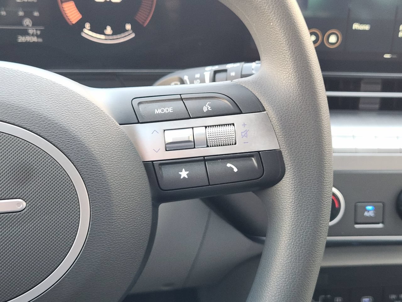 Used 2024 Hyundai Kona SE FWD image 28