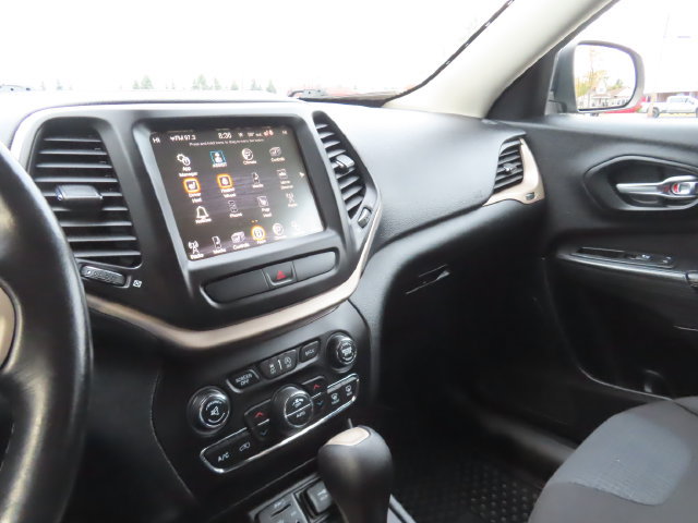 Used 2016 Jeep Cherokee Latitude w/ Comfort/Convenience Group AWD/4WD image 38