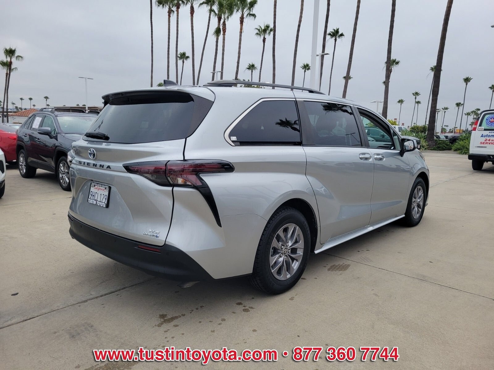 Certified 2023 Toyota Sienna XLE FWD image 4